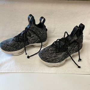 Size 5 Youth Lebron Black and White